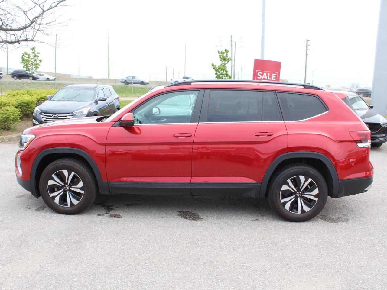 2024 Volkswagen Atlas 2.0L Comfortline! Why buy new? Clean CarFax! Photo2