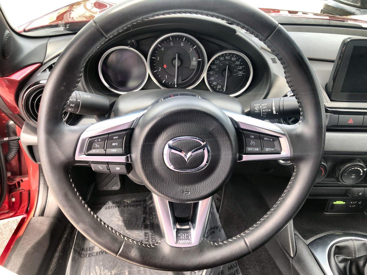 2023 Mazda Miata MX-5 GS-P LIKE NEW!! 6 SPEED, ONLY 11KKMS, A/C, BLIS, B Photo