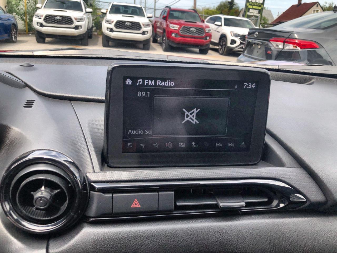 2023 Mazda Miata MX-5 GS-P LIKE NEW!! 6 SPEED, ONLY 11KKMS, A/C, BLIS, B Photo