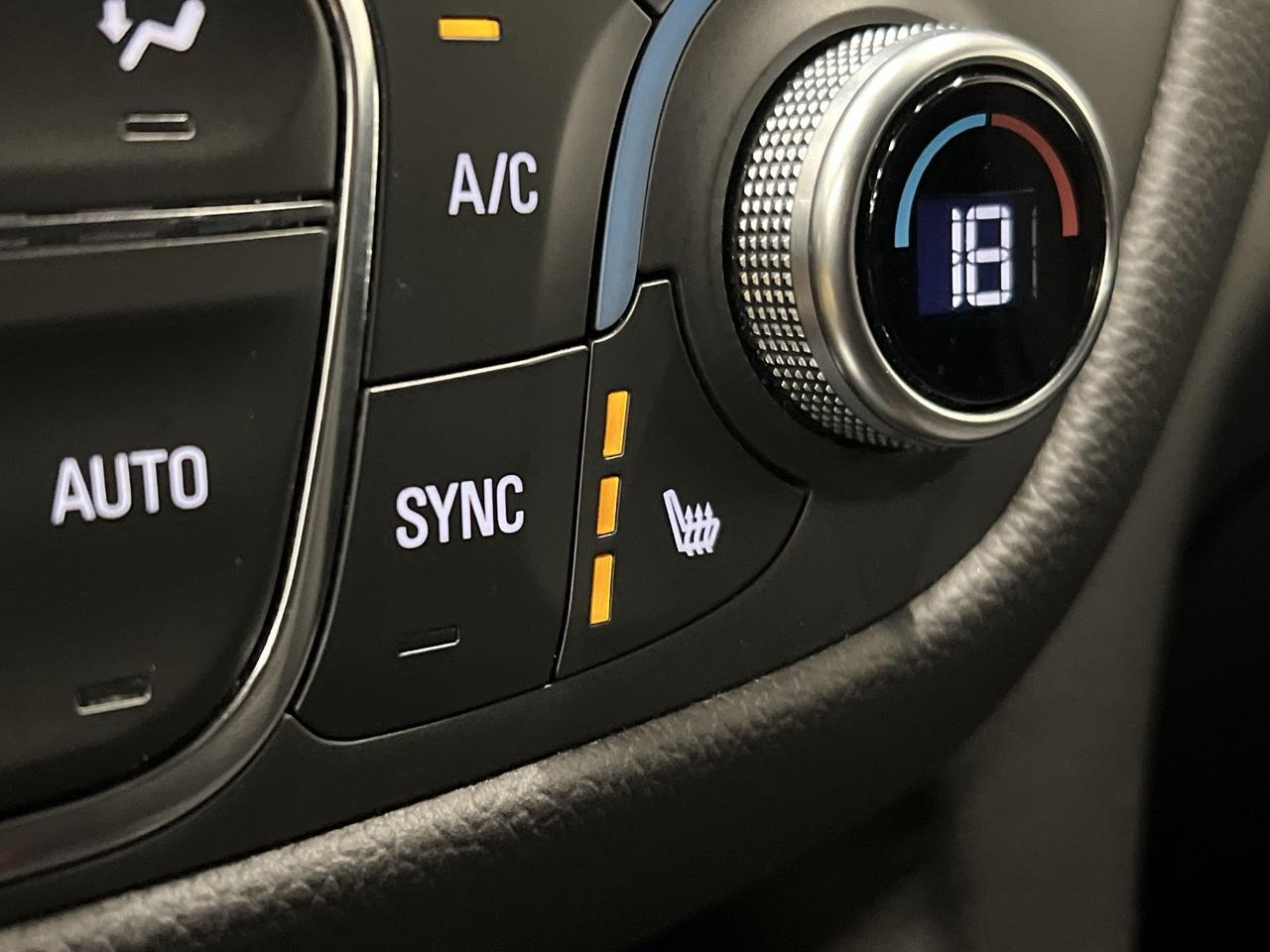 2021 Chevrolet Equinox LT SPORT AWD | HTD SEATS | CARPLAY | 19IN ALLOYS Photo