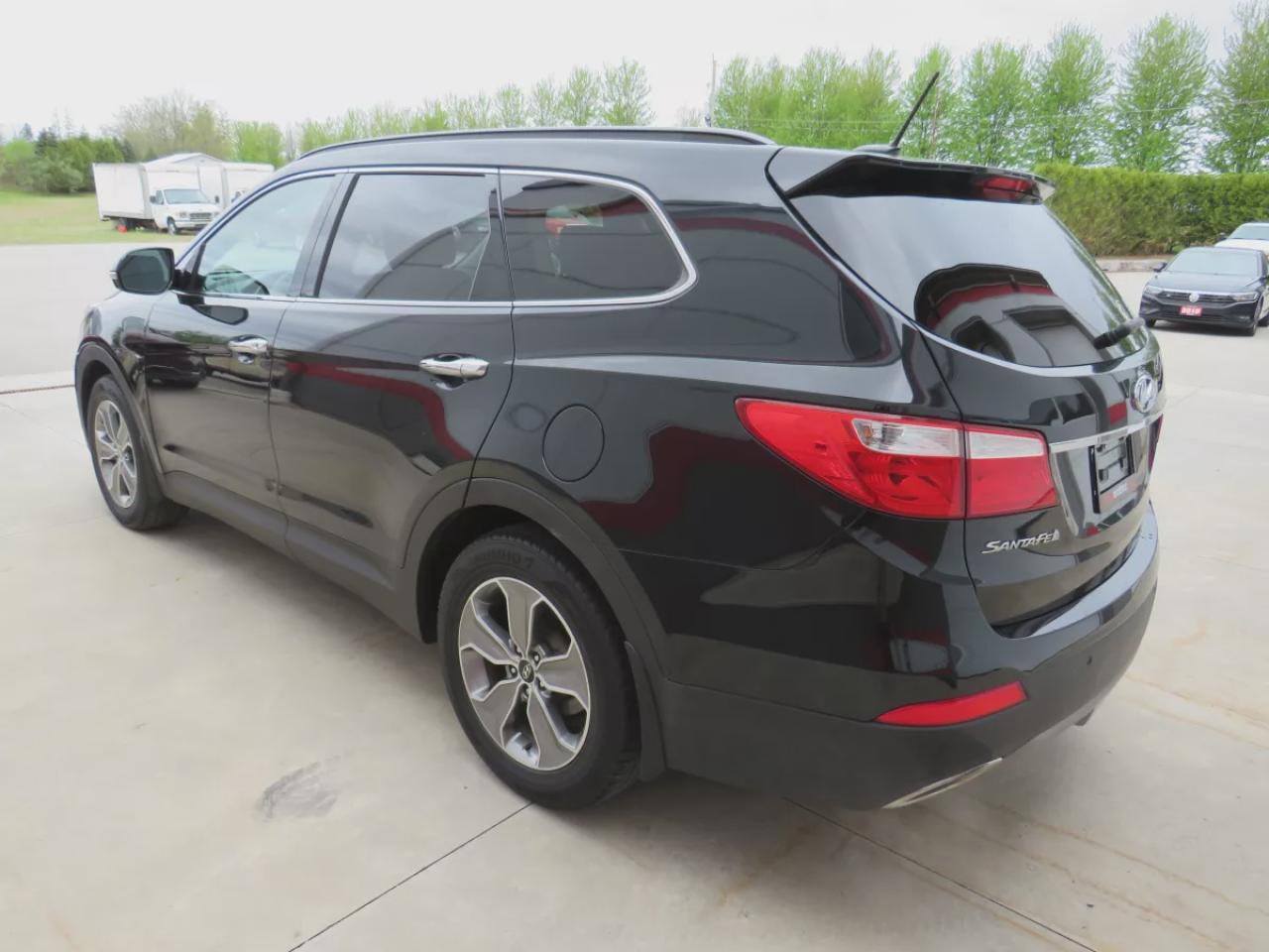 2014 Hyundai Santa Fe XL Luxury (**ONE OWNER**AWD**6 SEATER**ALLOY WHEELS**FOG LIGHTS**LEATHER** POWER DRIVERS/PASSENGERS SEAT**PANORAMIC SUNROOF**2ND ROW CAPTAINS CHAIRS**3RD ROW OF SEATING**POWER DRIVERS SEAT**HEATED STEERING WHEEL**BLIND SPOT MONITORING**AUTO HEADLIGHTS**BA Photo