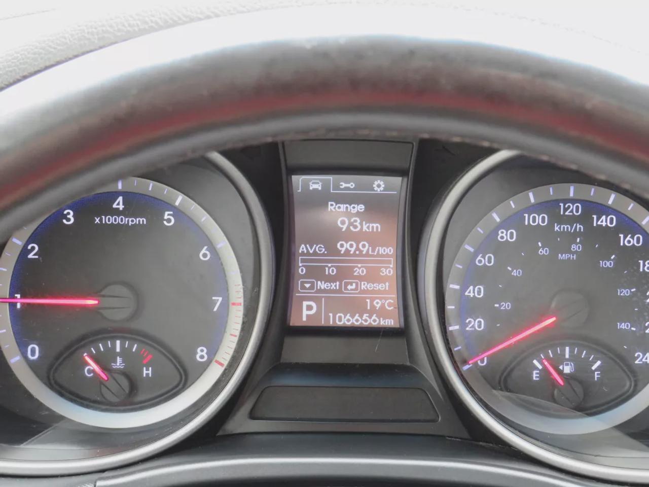 2014 Hyundai Santa Fe XL Luxury (**ONE OWNER**AWD**6 SEATER**ALLOY WHEELS**FOG LIGHTS**LEATHER** POWER DRIVERS/PASSENGERS SEAT**PANORAMIC SUNROOF**2ND ROW CAPTAINS CHAIRS**3RD ROW OF SEATING**POWER DRIVERS SEAT**HEATED STEERING WHEEL**BLIND SPOT MONITORING**AUTO HEADLIGHTS**BA Photo