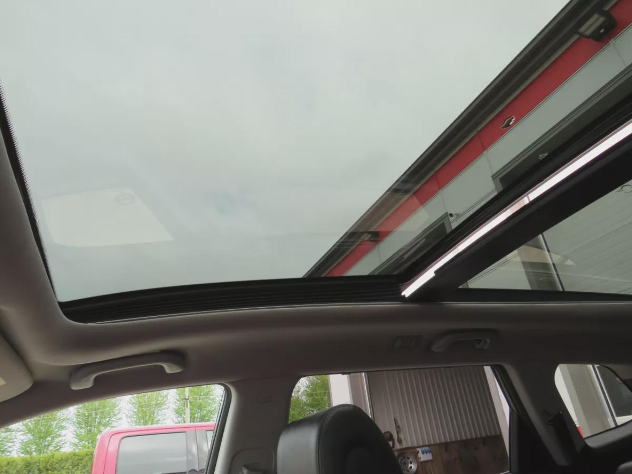 2014 Hyundai Santa Fe XL Luxury (**ONE OWNER**AWD**6 SEATER**ALLOY WHEELS**FOG LIGHTS**LEATHER** POWER DRIVERS/PASSENGERS SEAT**PANORAMIC SUNROOF**2ND ROW CAPTAINS CHAIRS**3RD ROW OF SEATING**POWER DRIVERS SEAT**HEATED STEERING WHEEL**BLIND SPOT MONITORING**AUTO HEADLIGHTS**BA Photo