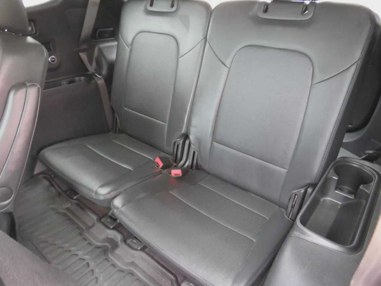 2014 Hyundai Santa Fe XL Luxury (**ONE OWNER**AWD**6 SEATER**ALLOY WHEELS**FOG LIGHTS**LEATHER** POWER DRIVERS/PASSENGERS SEAT**PANORAMIC SUNROOF**2ND ROW CAPTAINS CHAIRS**3RD ROW OF SEATING**POWER DRIVERS SEAT**HEATED STEERING WHEEL**BLIND SPOT MONITORING**AUTO HEADLIGHTS**BA Photo