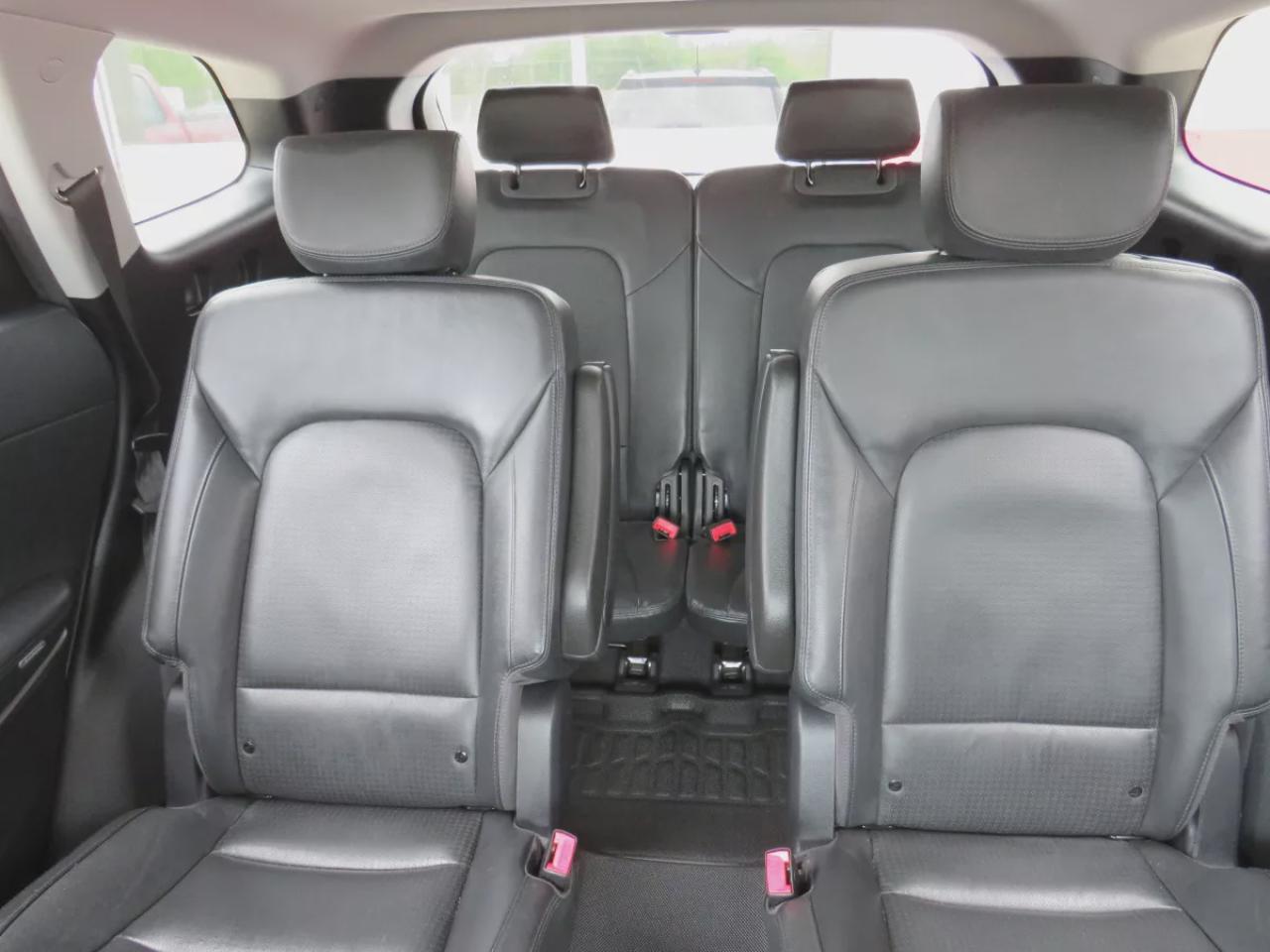 2014 Hyundai Santa Fe XL Luxury (**ONE OWNER**AWD**6 SEATER**ALLOY WHEELS**FOG LIGHTS**LEATHER** POWER DRIVERS/PASSENGERS SEAT**PANORAMIC SUNROOF**2ND ROW CAPTAINS CHAIRS**3RD ROW OF SEATING**POWER DRIVERS SEAT**HEATED STEERING WHEEL**BLIND SPOT MONITORING**AUTO HEADLIGHTS**BA Photo