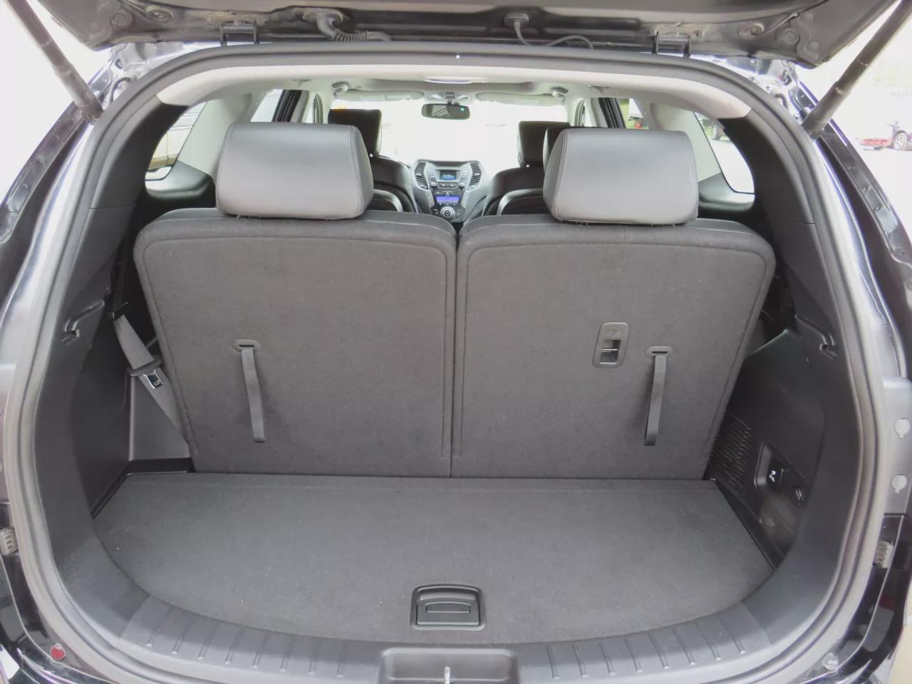 2014 Hyundai Santa Fe XL Luxury (**ONE OWNER**AWD**6 SEATER**ALLOY WHEELS**FOG LIGHTS**LEATHER** POWER DRIVERS/PASSENGERS SEAT**PANORAMIC SUNROOF**2ND ROW CAPTAINS CHAIRS**3RD ROW OF SEATING**POWER DRIVERS SEAT**HEATED STEERING WHEEL**BLIND SPOT MONITORING**AUTO HEADLIGHTS**BA Photo