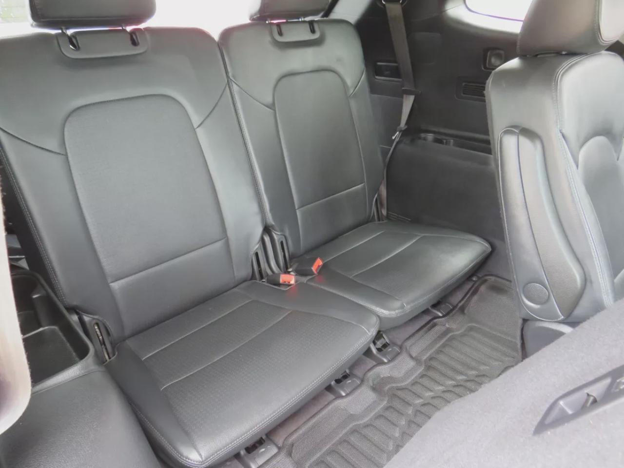 2014 Hyundai Santa Fe XL Luxury (**ONE OWNER**AWD**6 SEATER**ALLOY WHEELS**FOG LIGHTS**LEATHER** POWER DRIVERS/PASSENGERS SEAT**PANORAMIC SUNROOF**2ND ROW CAPTAINS CHAIRS**3RD ROW OF SEATING**POWER DRIVERS SEAT**HEATED STEERING WHEEL**BLIND SPOT MONITORING**AUTO HEADLIGHTS**BA Photo