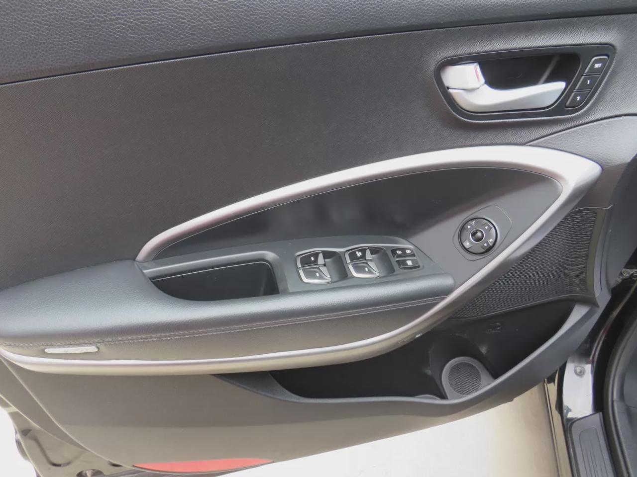 2014 Hyundai Santa Fe XL Luxury (**ONE OWNER**AWD**6 SEATER**ALLOY WHEELS**FOG LIGHTS**LEATHER** POWER DRIVERS/PASSENGERS SEAT**PANORAMIC SUNROOF**2ND ROW CAPTAINS CHAIRS**3RD ROW OF SEATING**POWER DRIVERS SEAT**HEATED STEERING WHEEL**BLIND SPOT MONITORING**AUTO HEADLIGHTS**BA Photo