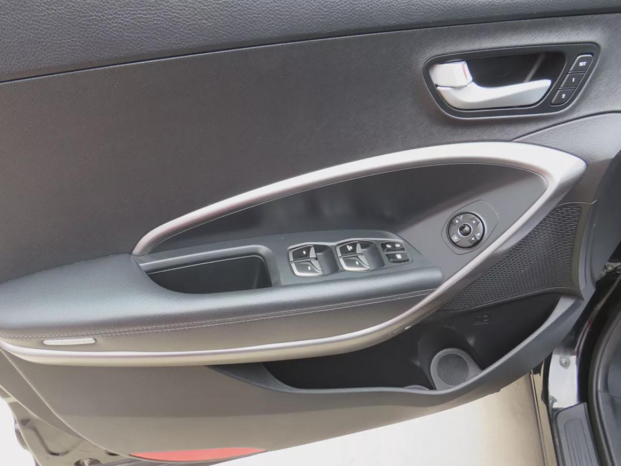 2014 Hyundai Santa Fe XL Luxury (**ONE OWNER**AWD**6 SEATER**ALLOY WHEELS**FOG LIGHTS**LEATHER** POWER DRIVERS/PASSENGERS SEAT**PANORAMIC SUNROOF**2ND ROW CAPTAINS CHAIRS**3RD ROW OF SEATING**POWER DRIVERS SEAT**HEATED STEERING WHEEL**BLIND SPOT MONITORING**AUTO HEADLIGHTS**BA Photo