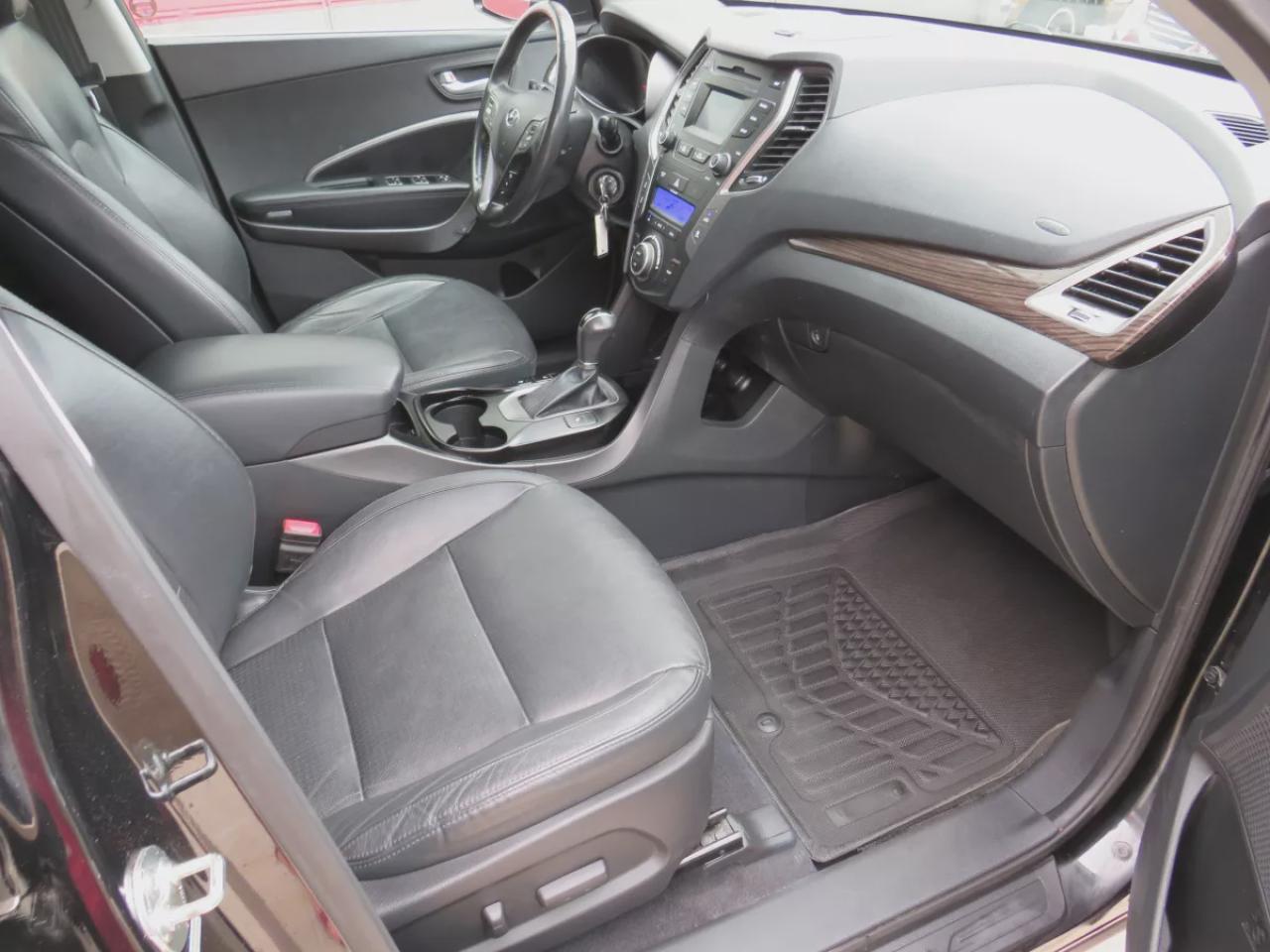 2014 Hyundai Santa Fe XL Luxury (**ONE OWNER**AWD**6 SEATER**ALLOY WHEELS**FOG LIGHTS**LEATHER** POWER DRIVERS/PASSENGERS SEAT**PANORAMIC SUNROOF**2ND ROW CAPTAINS CHAIRS**3RD ROW OF SEATING**POWER DRIVERS SEAT**HEATED STEERING WHEEL**BLIND SPOT MONITORING**AUTO HEADLIGHTS**BA Photo