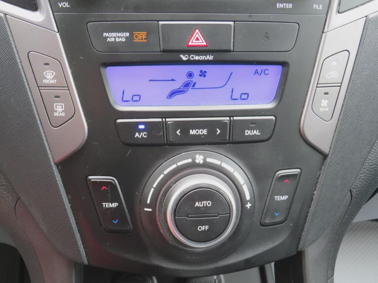 2014 Hyundai Santa Fe XL Luxury (**ONE OWNER**AWD**6 SEATER**ALLOY WHEELS**FOG LIGHTS**LEATHER** POWER DRIVERS/PASSENGERS SEAT**PANORAMIC SUNROOF**2ND ROW CAPTAINS CHAIRS**3RD ROW OF SEATING**POWER DRIVERS SEAT**HEATED STEERING WHEEL**BLIND SPOT MONITORING**AUTO HEADLIGHTS**BA Photo