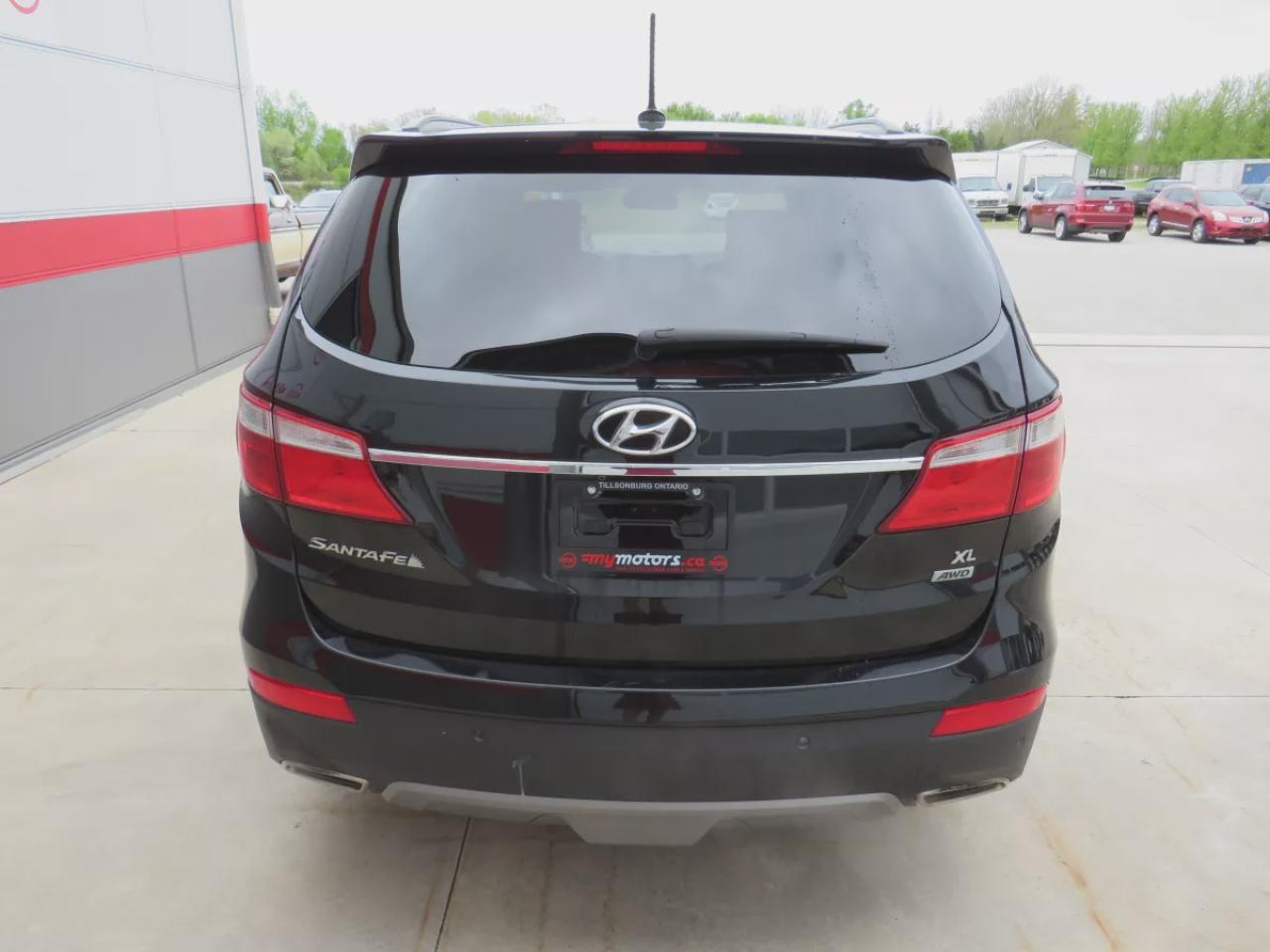 2014 Hyundai Santa Fe XL Luxury (**ONE OWNER**AWD**6 SEATER**ALLOY WHEELS**FOG LIGHTS**LEATHER** POWER DRIVERS/PASSENGERS SEAT**PANORAMIC SUNROOF**2ND ROW CAPTAINS CHAIRS**3RD ROW OF SEATING**POWER DRIVERS SEAT**HEATED STEERING WHEEL**BLIND SPOT MONITORING**AUTO HEADLIGHTS**BA Photo
