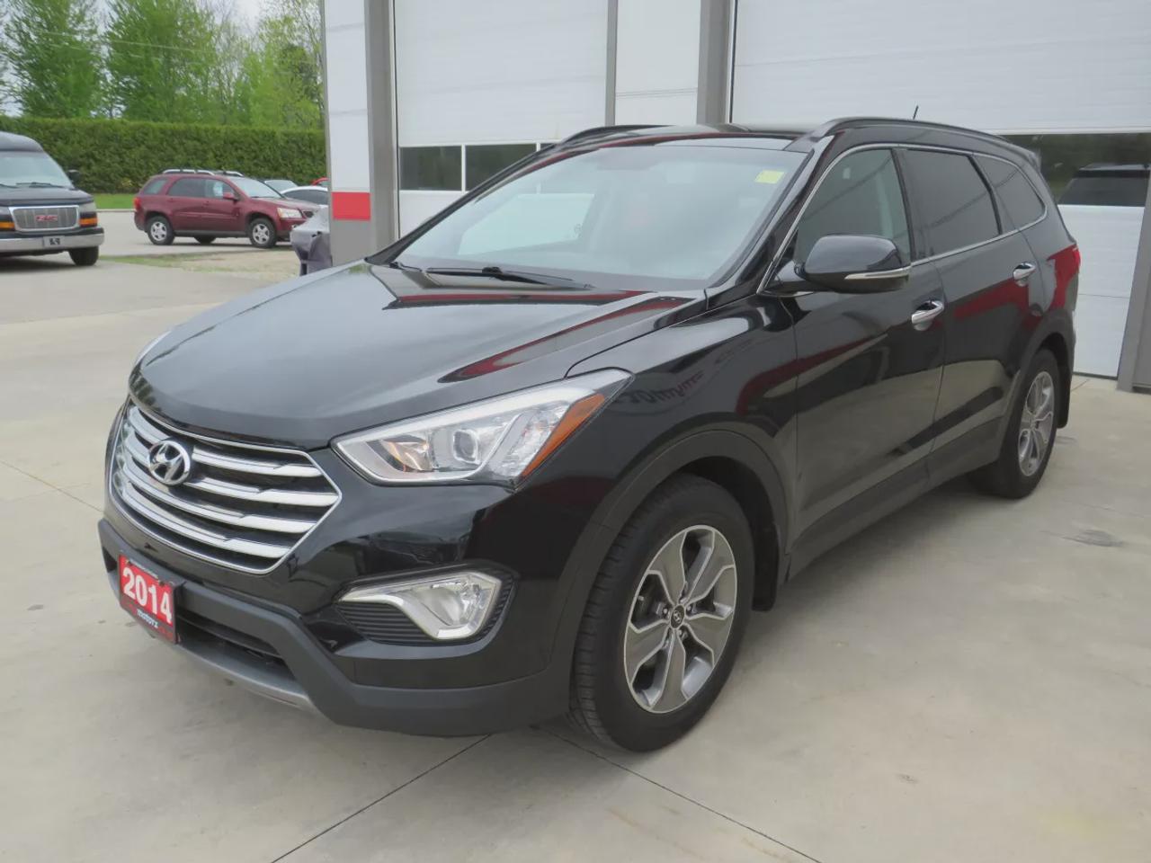 2014 Hyundai Santa Fe XL Luxury (**ONE OWNER**AWD**6 SEATER**ALLOY WHEELS**FOG LIGHTS**LEATHER** POWER DRIVERS/PASSENGERS SEAT**PANORAMIC SUNROOF**2ND ROW CAPTAINS CHAIRS**3RD ROW OF SEATING**POWER DRIVERS SEAT**HEATED STEERING WHEEL**BLIND SPOT MONITORING**AUTO HEADLIGHTS**BA Photo