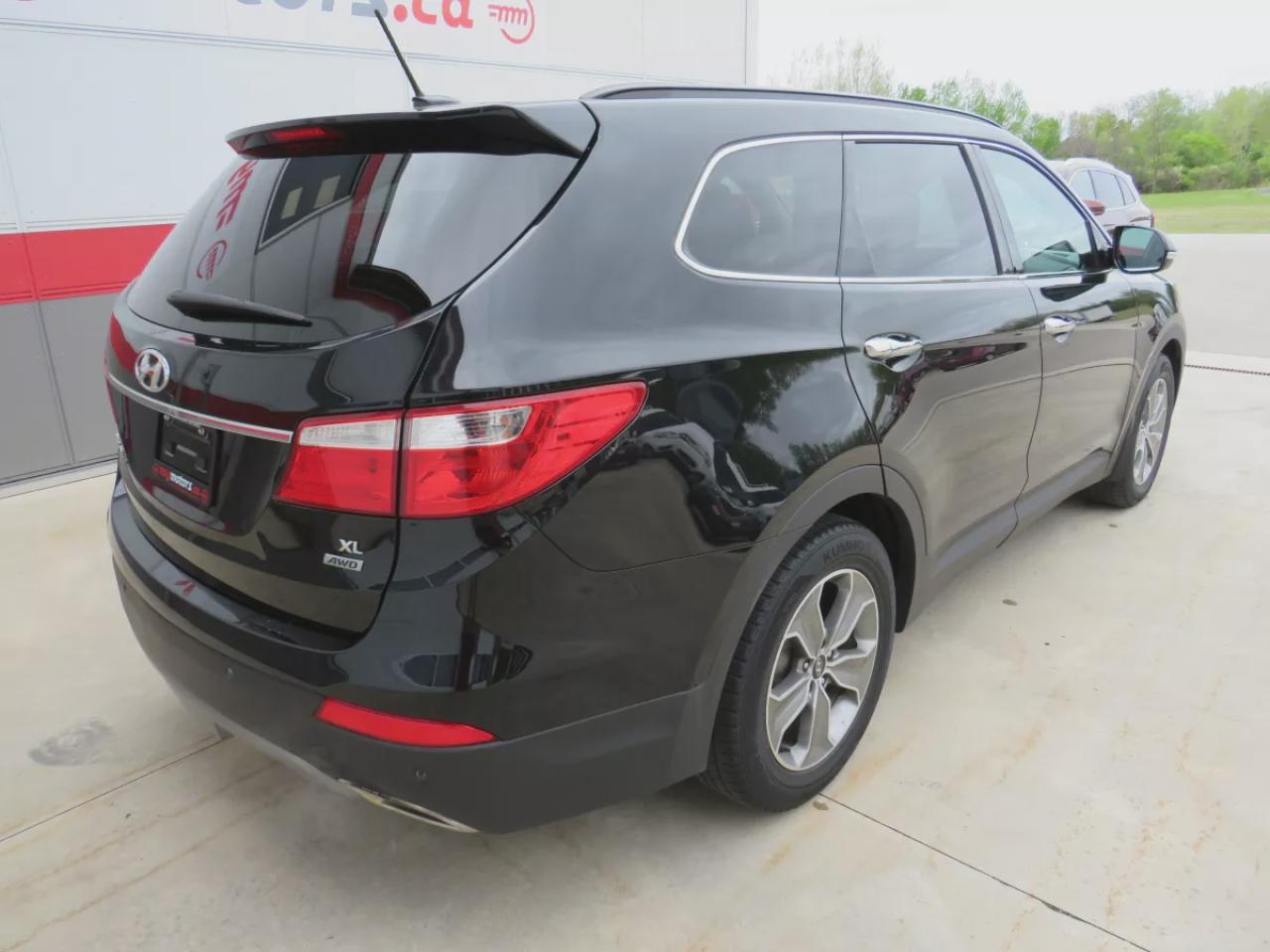 2014 Hyundai Santa Fe XL Luxury (**ONE OWNER**AWD**6 SEATER**ALLOY WHEELS**FOG LIGHTS**LEATHER** POWER DRIVERS/PASSENGERS SEAT**PANORAMIC SUNROOF**2ND ROW CAPTAINS CHAIRS**3RD ROW OF SEATING**POWER DRIVERS SEAT**HEATED STEERING WHEEL**BLIND SPOT MONITORING**AUTO HEADLIGHTS**BA Photo