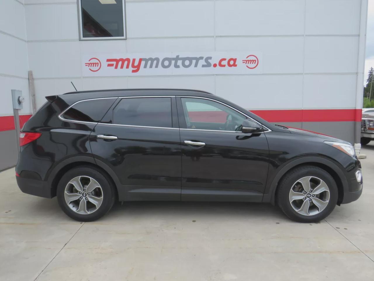 2014 Hyundai Santa Fe XL Luxury (**ONE OWNER**AWD**6 SEATER**ALLOY WHEELS**FOG LIGHTS**LEATHER** POWER DRIVERS/PASSENGERS SEAT**PANORAMIC SUNROOF**2ND ROW CAPTAINS CHAIRS**3RD ROW OF SEATING**POWER DRIVERS SEAT**HEATED STEERING WHEEL**BLIND SPOT MONITORING**AUTO HEADLIGHTS**BA Photo