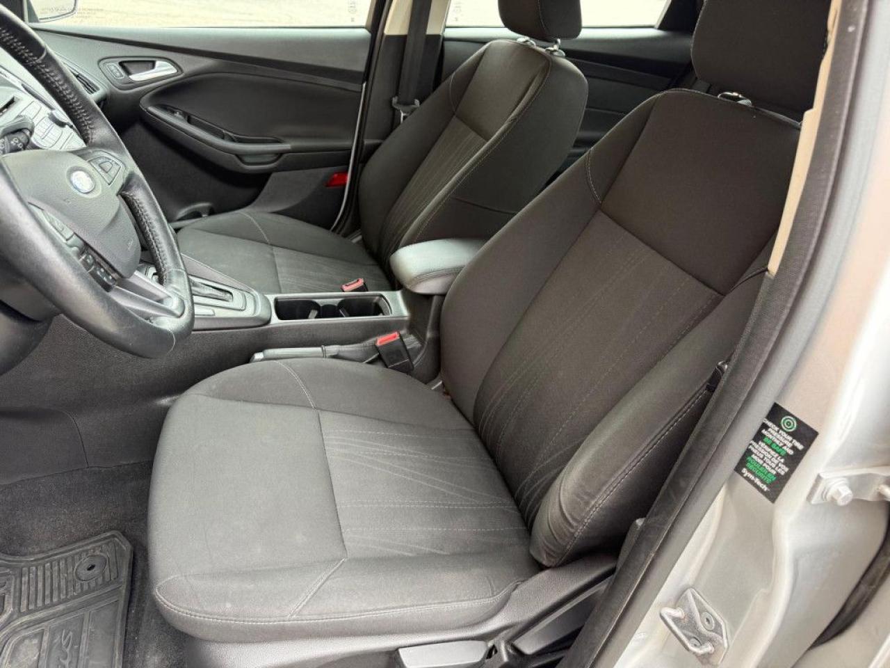 2017 Ford Focus SE | CLEAN CARFAX | BLUETOOTH | BACK UP CAM | HEATED SEATS & STEERING - Photo #15