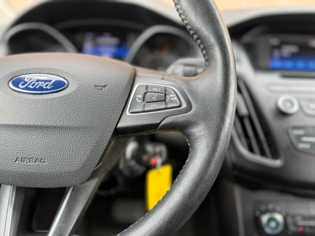 2017 Ford Focus SE | CLEAN CARFAX | BLUETOOTH | BACK UP CAM | HEATED SEATS & STEERING - Photo #22