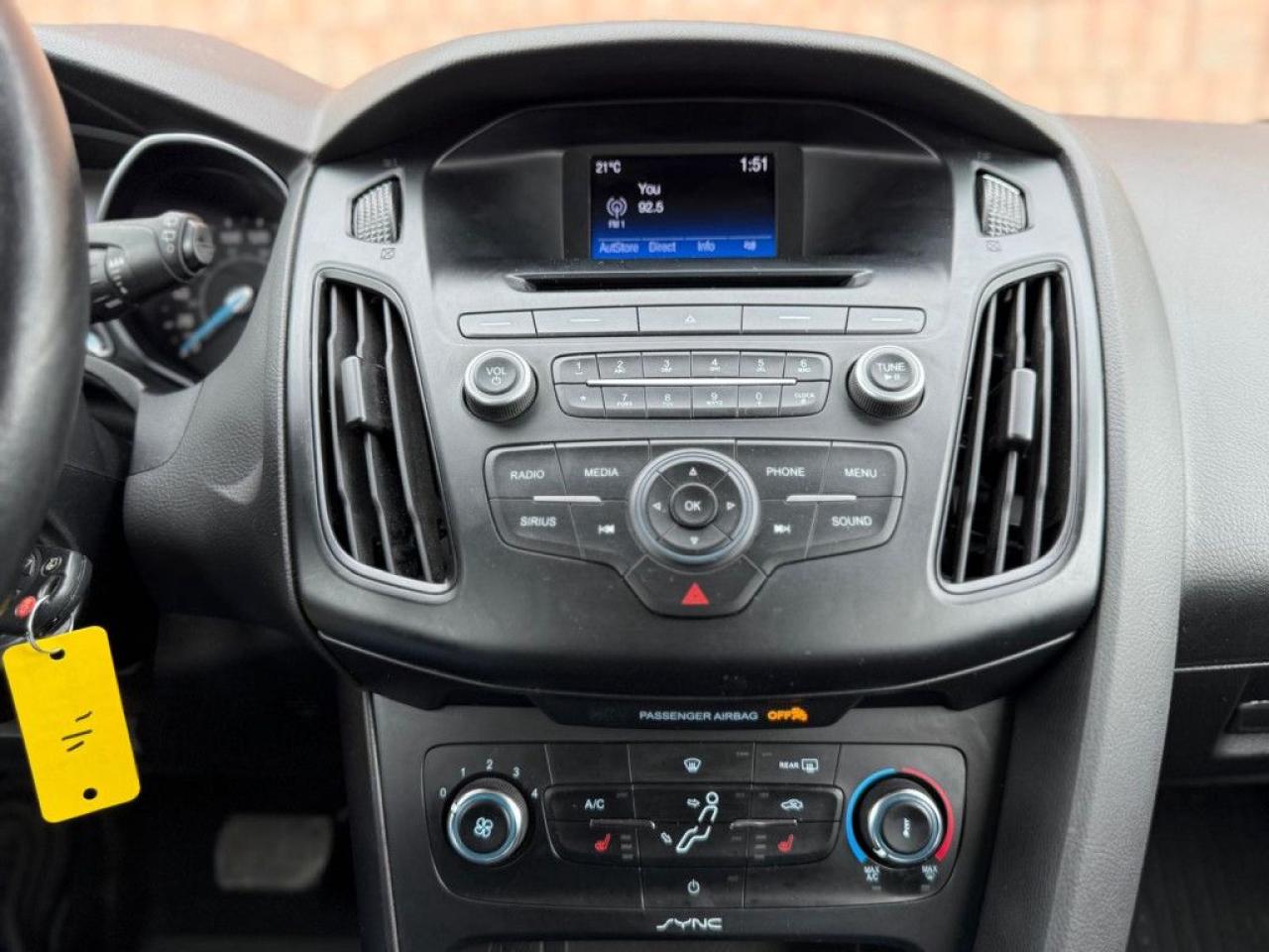 2017 Ford Focus SE | CLEAN CARFAX | BLUETOOTH | BACK UP CAM | HEATED SEATS & STEERING - Photo #24