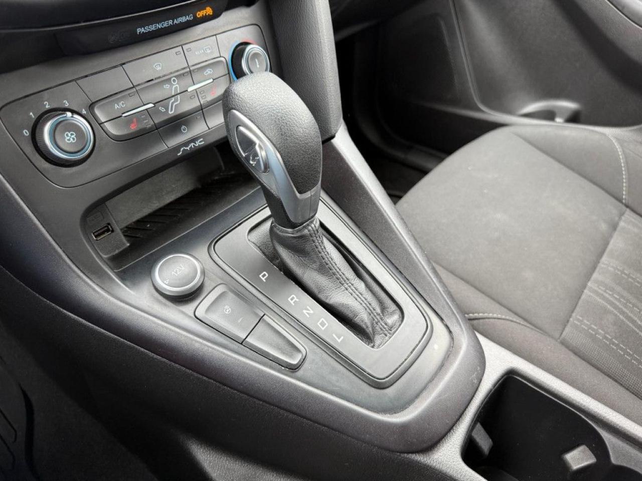 2017 Ford Focus SE | CLEAN CARFAX | BLUETOOTH | BACK UP CAM | HEATED SEATS & STEERING - Photo #30