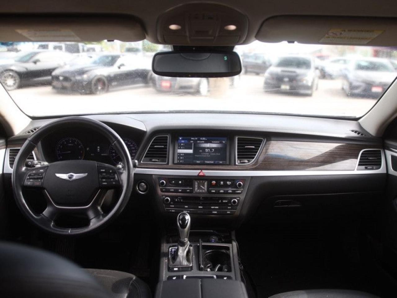 2015 Hyundai Genesis Sedan 3.8 Premium  **LOW KMS - AWD** Photo