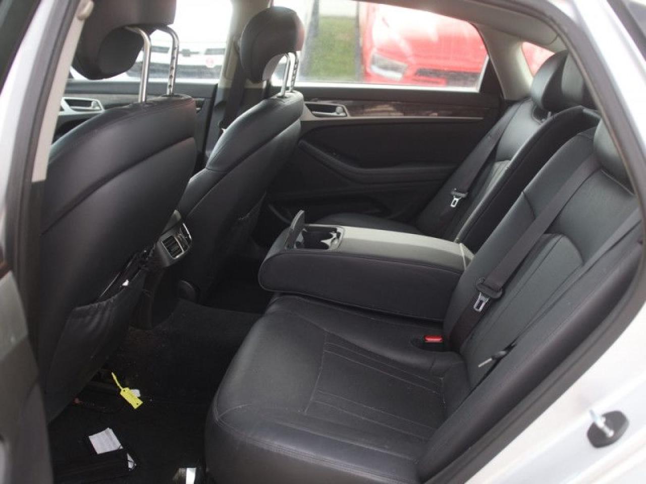 2015 Hyundai Genesis Sedan 3.8 Premium  **LOW KMS - AWD** Photo