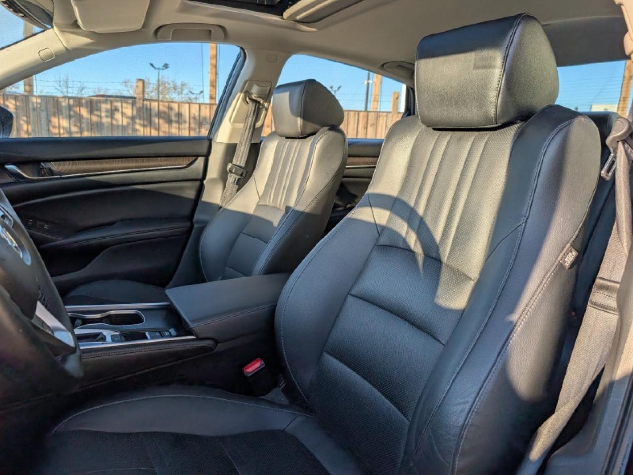 2019 Honda Accord Sedan EX-L CVT  **LOW MILEAGE - SUNROOF** Photo