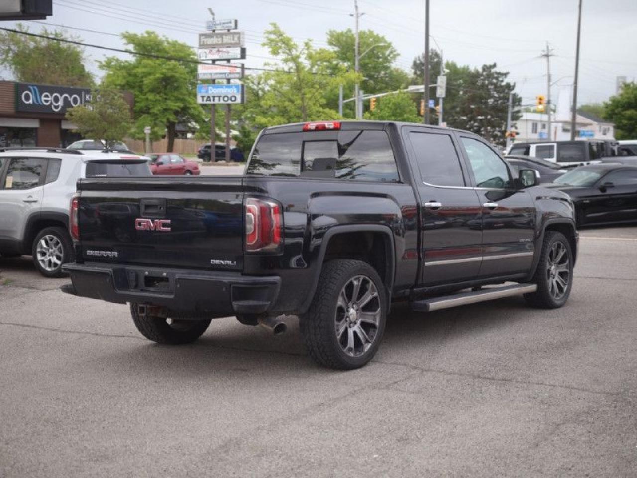 2016 GMC Sierra 1500 Denali  **SUNROOF - COOLED SEATS** Photo4