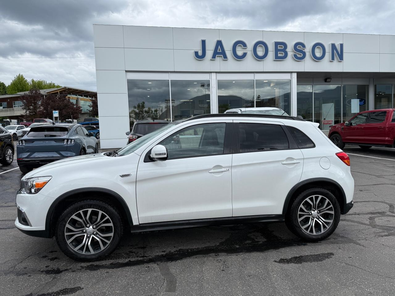 2016 Mitsubishi RVR GT Photo1