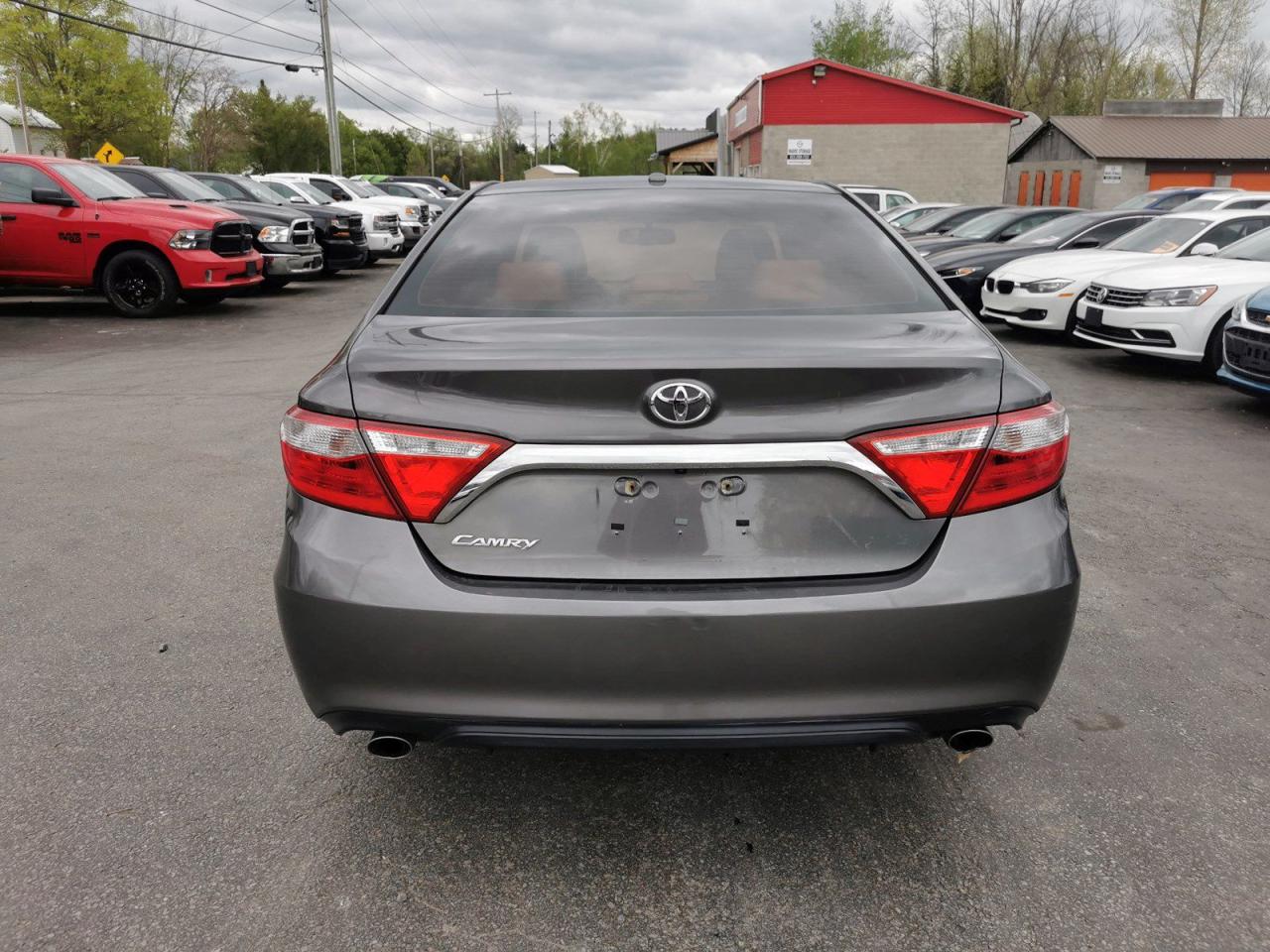 2015 Toyota Camry XLE V6 - Photo #5