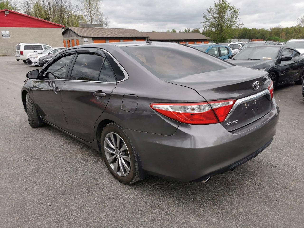 2015 Toyota Camry XLE V6 - Photo #4