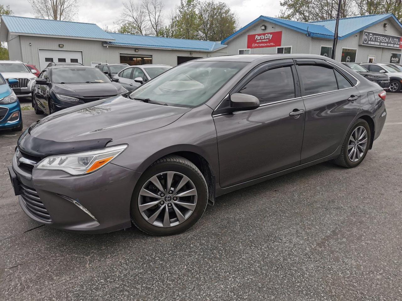 2015 Toyota Camry XLE V6 - Photo #2