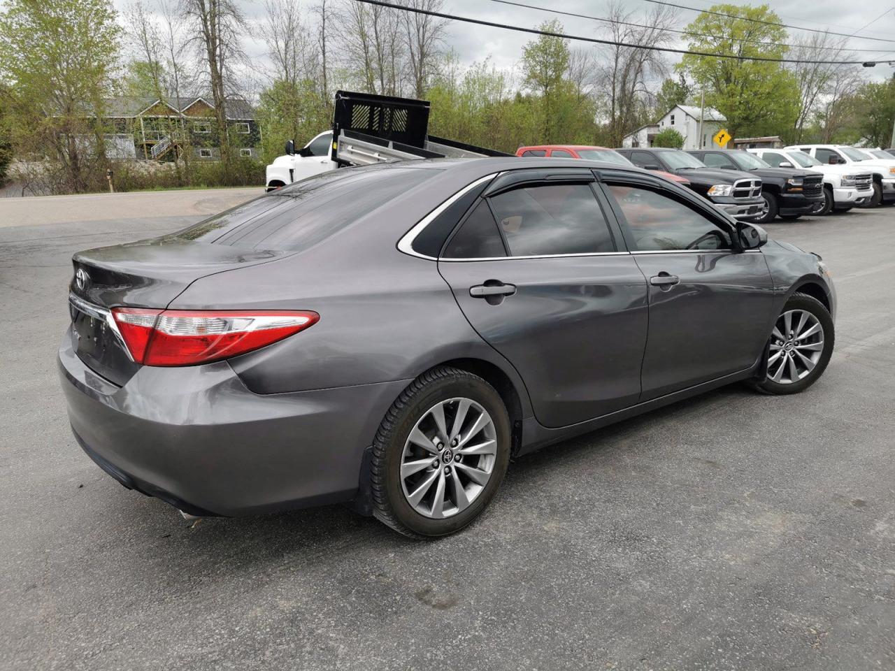 2015 Toyota Camry XLE V6 - Photo #6
