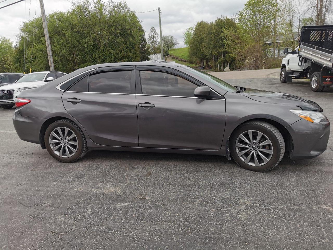 2015 Toyota Camry XLE V6 - Photo #7