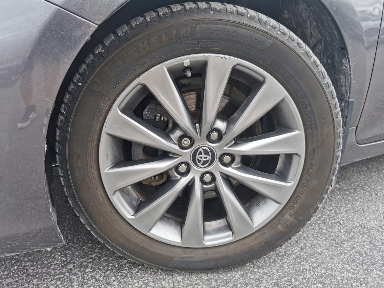 2015 Toyota Camry XLE V6 - Photo #10