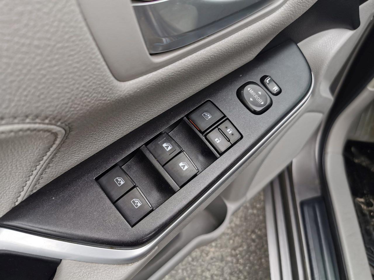 2015 Toyota Camry XLE V6 - Photo #11
