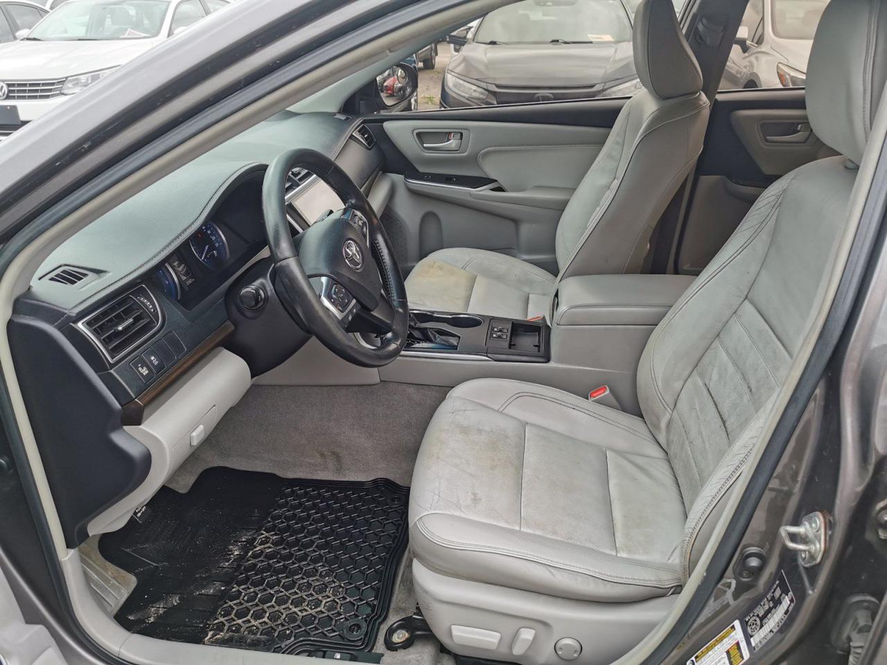 2015 Toyota Camry XLE V6 - Photo #12