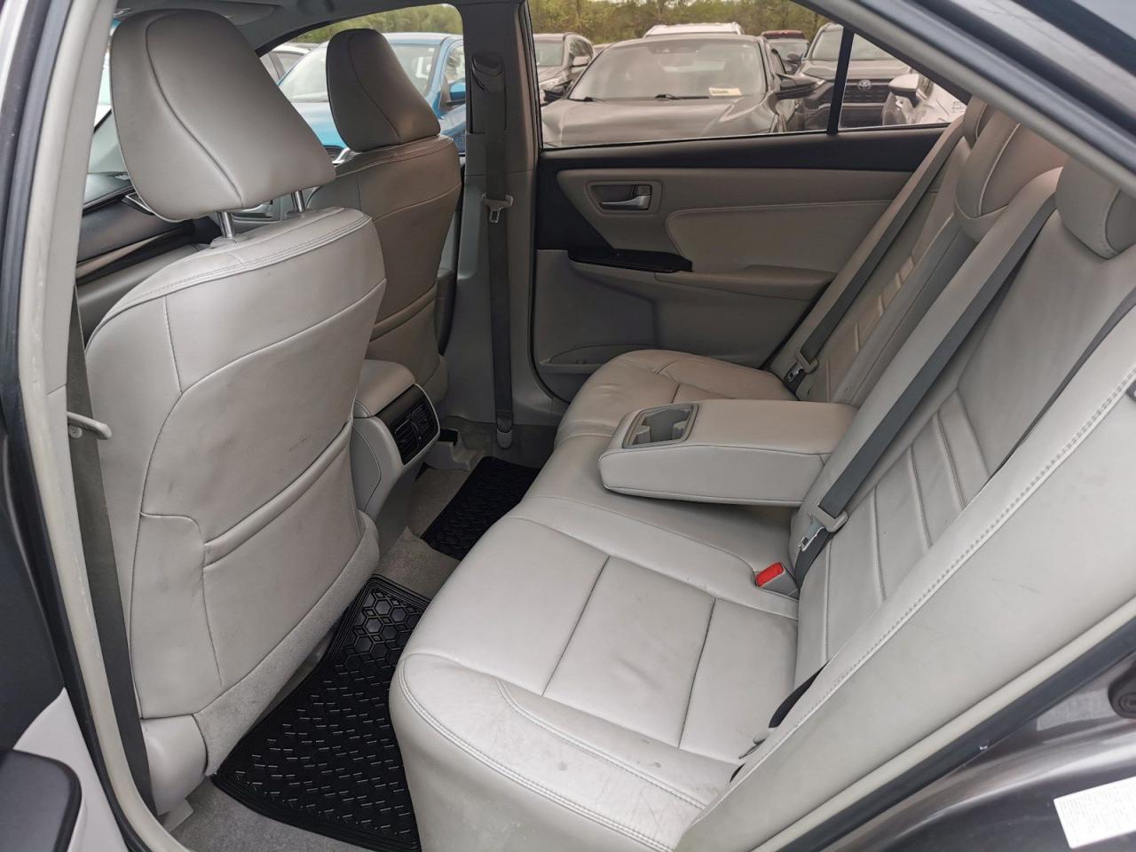 2015 Toyota Camry XLE V6 - Photo #15