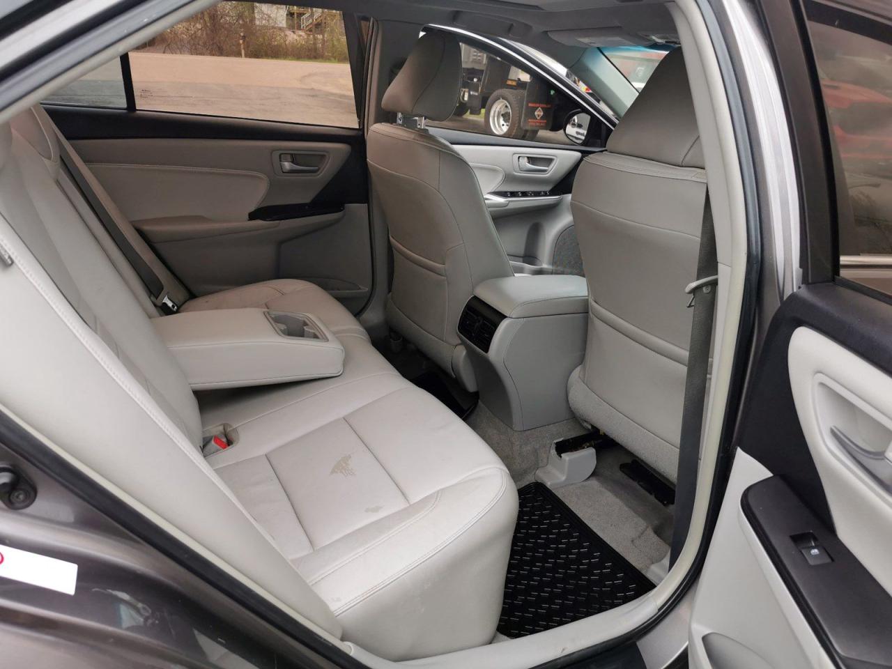 2015 Toyota Camry XLE V6 - Photo #17