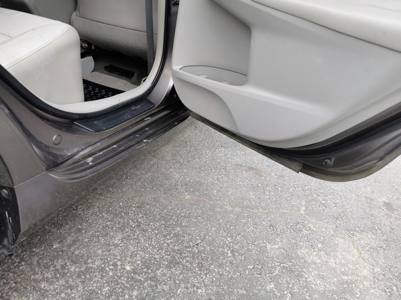 2015 Toyota Camry XLE V6 - Photo #18