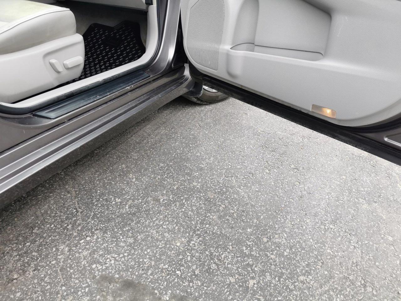2015 Toyota Camry XLE V6 - Photo #20