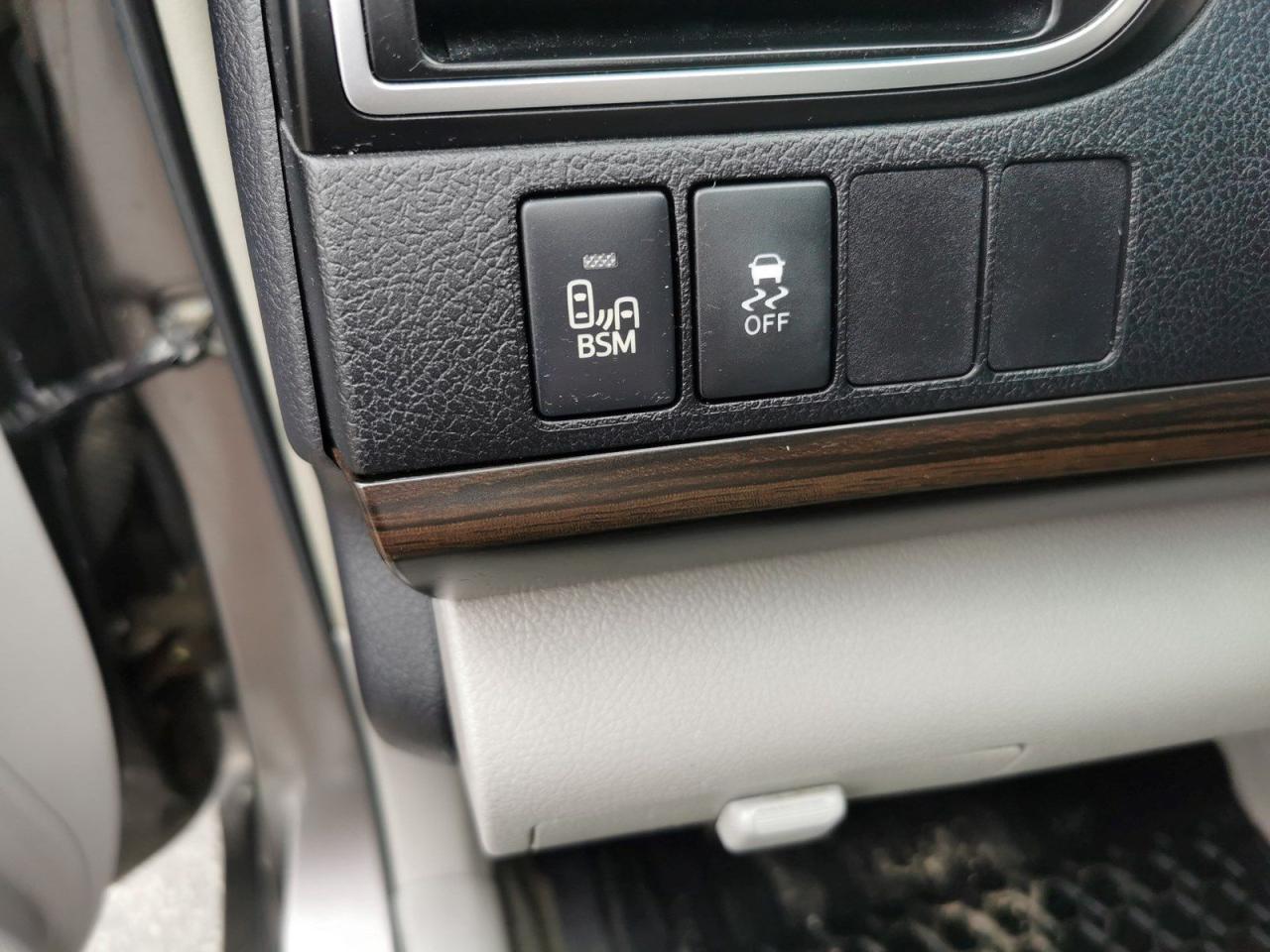 2015 Toyota Camry XLE V6 - Photo #21