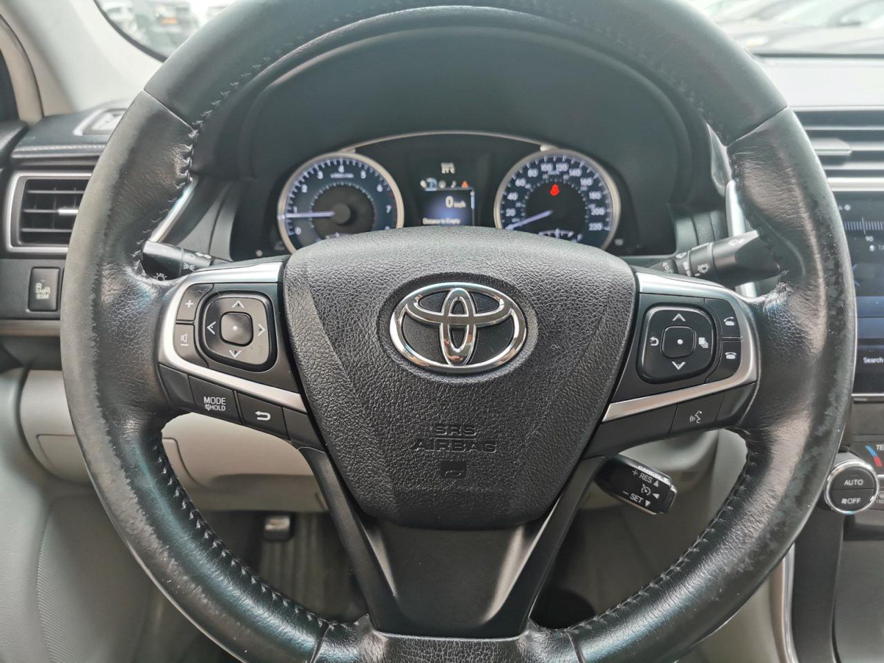2015 Toyota Camry XLE V6 - Photo #22