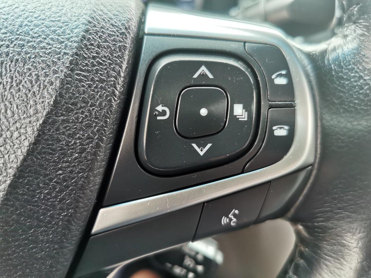 2015 Toyota Camry XLE V6 - Photo #23