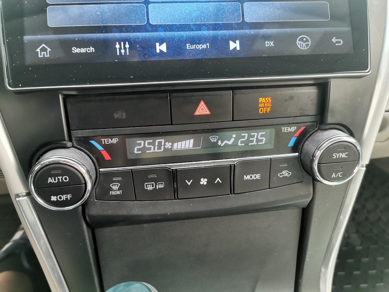 2015 Toyota Camry XLE V6 - Photo #26