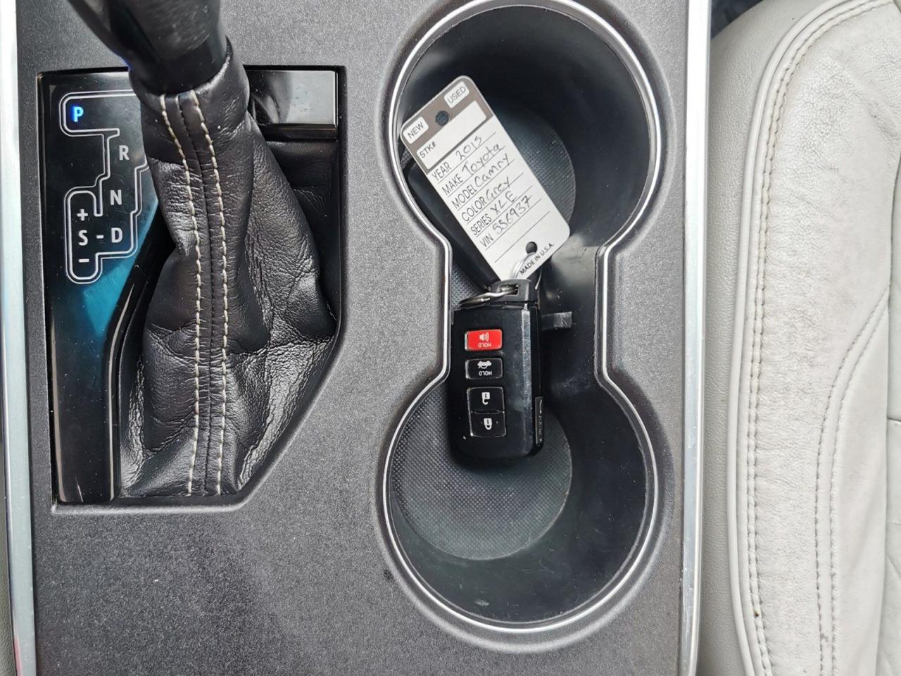 2015 Toyota Camry XLE V6 - Photo #28
