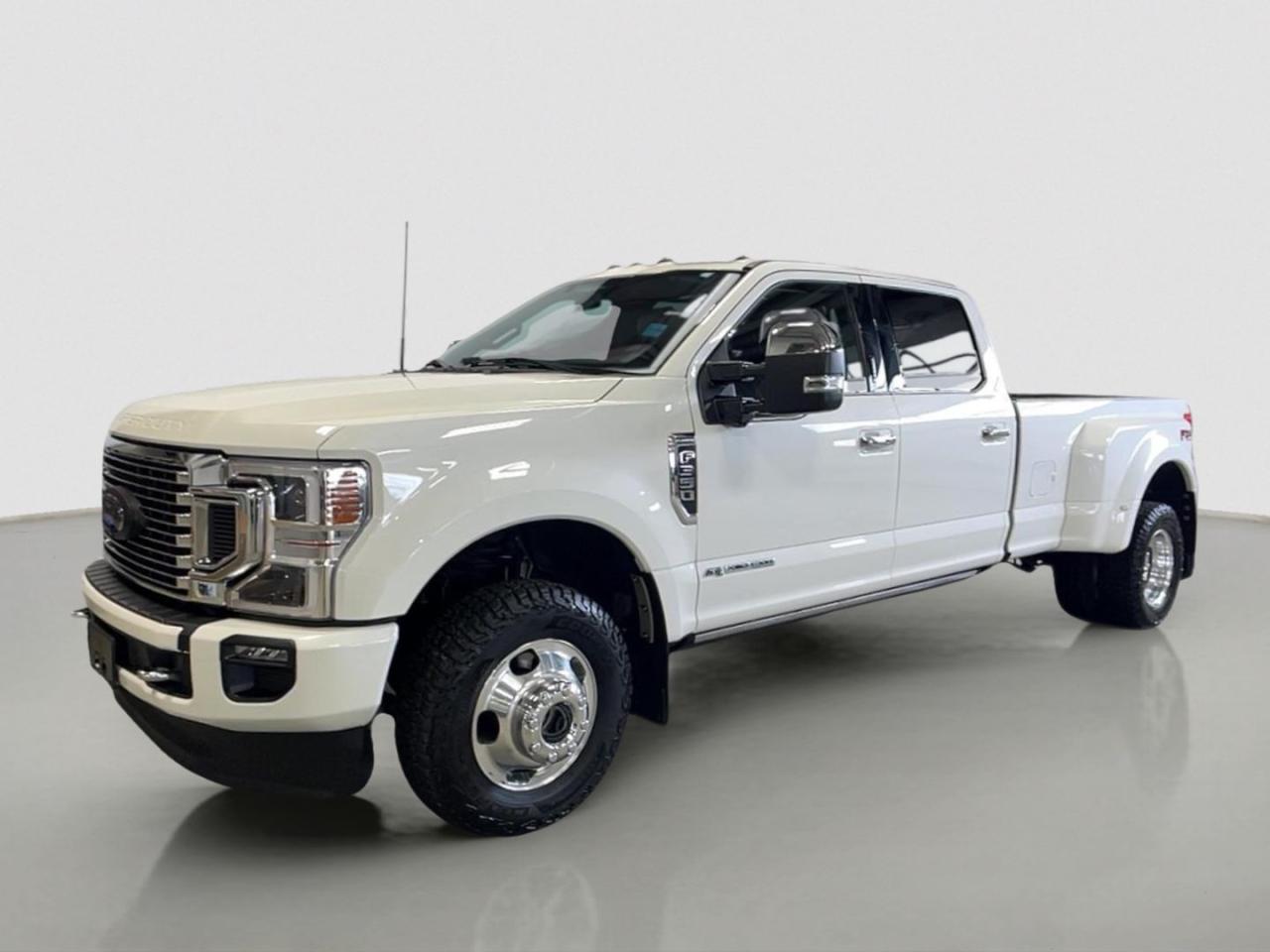 Used 2022 Ford F-350 Super Duty DRW PLATINUM 4WD CREW CAB 8' BOX for sale in Moose Jaw, SK