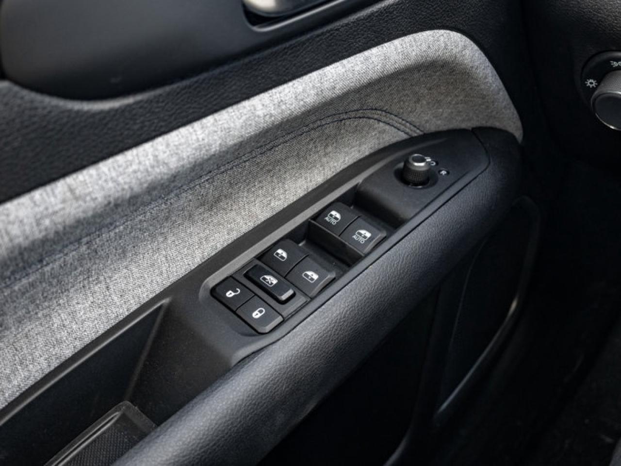 2025 Jeep Compass Sport Photo