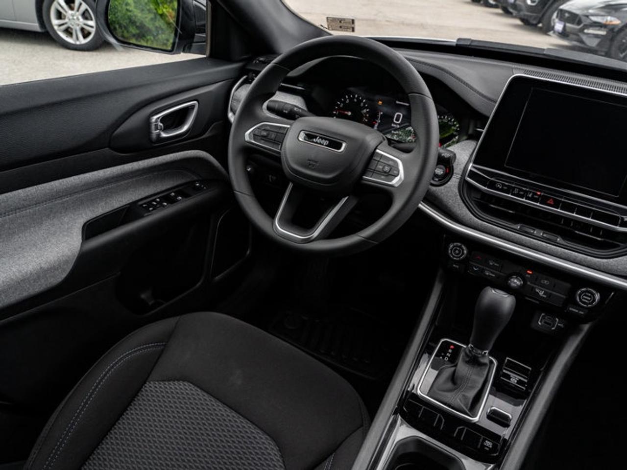 2025 Jeep Compass Sport Photo