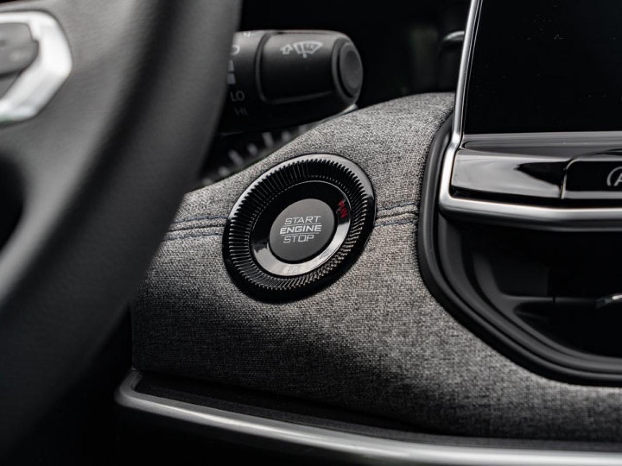 2025 Jeep Compass Sport Photo