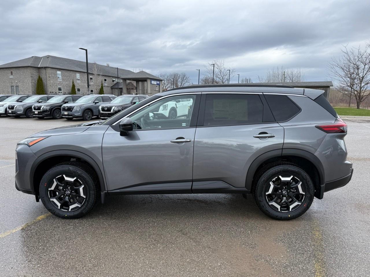 2025 Nissan Rogue AWD Midnight Edition Photo3